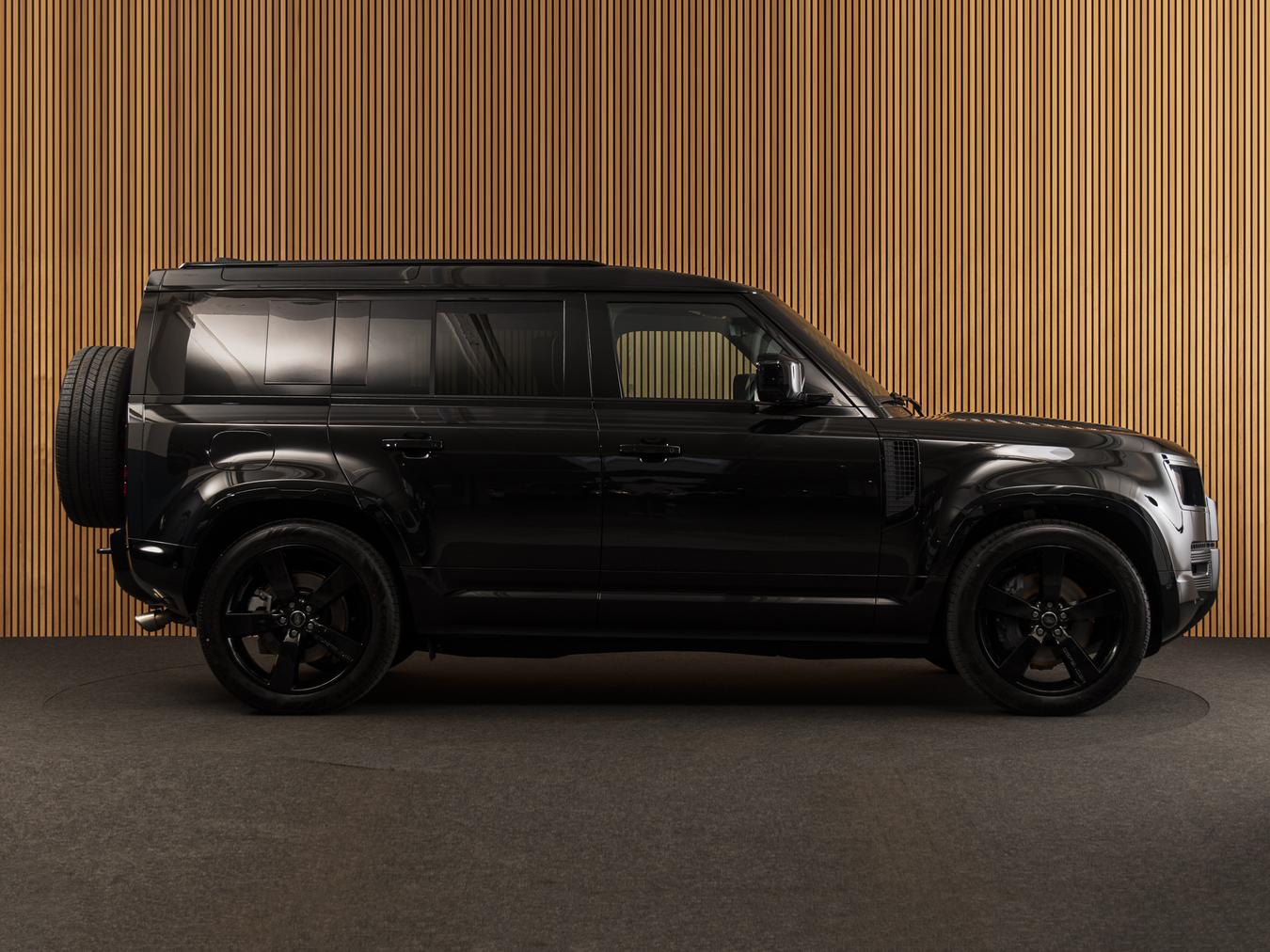 Land Rover Defender 110 P425 V8 X-Dynamic HSE