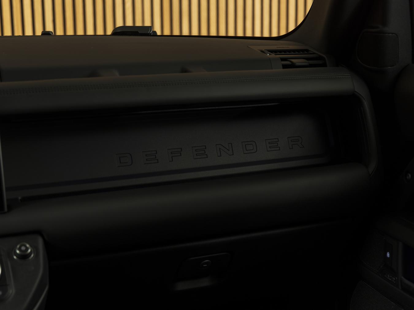 Land Rover Defender 110 P425 V8 X-Dynamic HSE