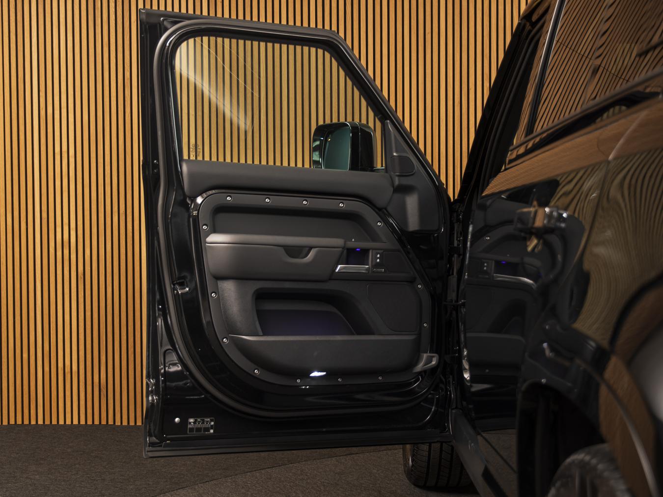 Land Rover Defender 110 P425 V8 X-Dynamic HSE