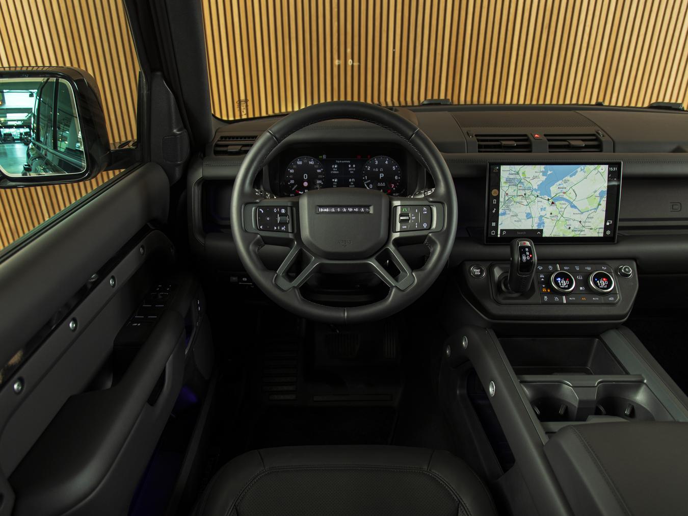 Land Rover Defender 110 P425 V8 X-Dynamic HSE