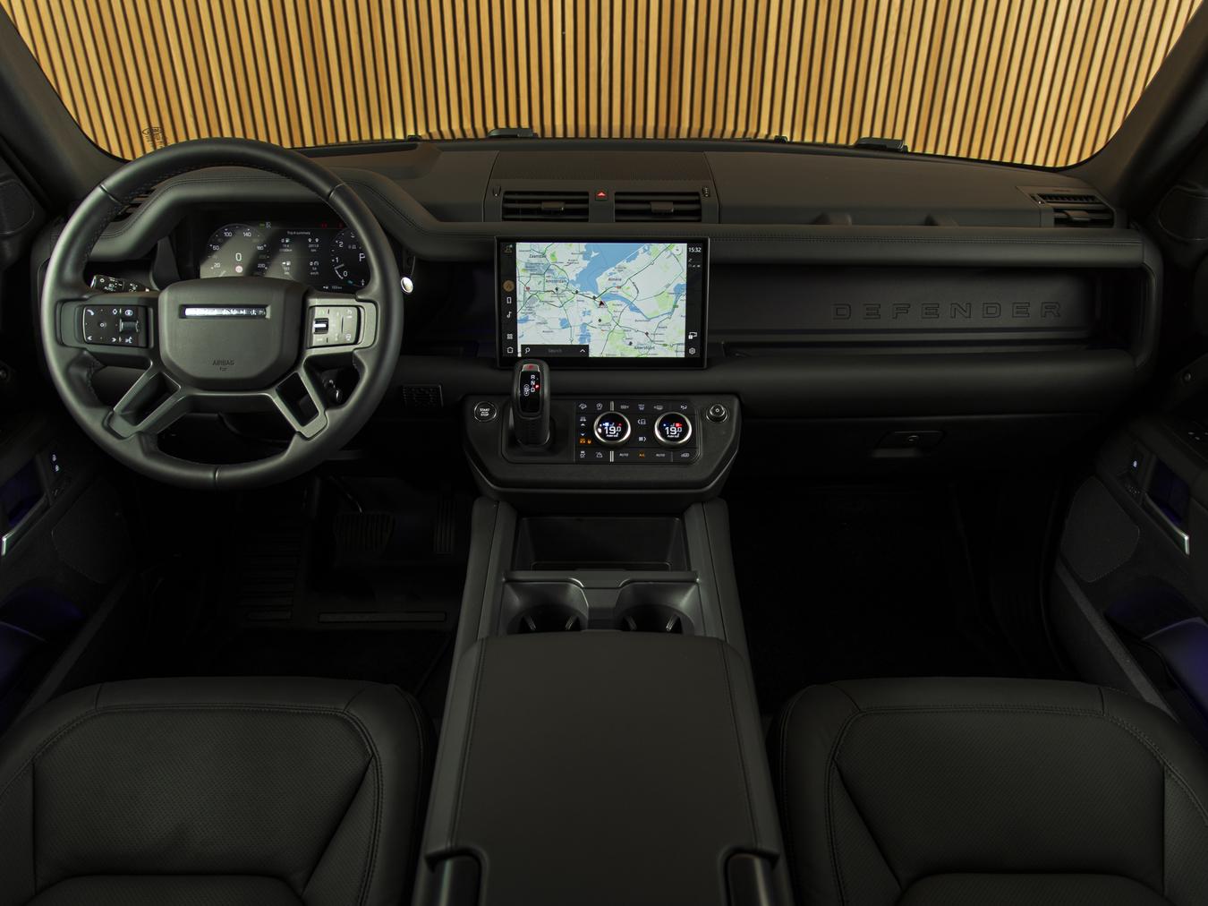 Land Rover Defender 110 P425 V8 X-Dynamic HSE
