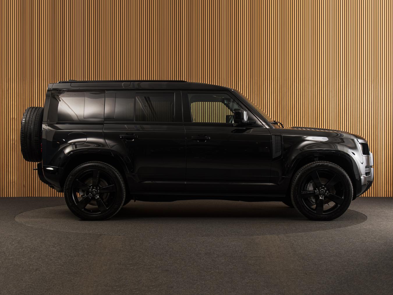 Land Rover Defender 110 X-Dynamic HSE P300e