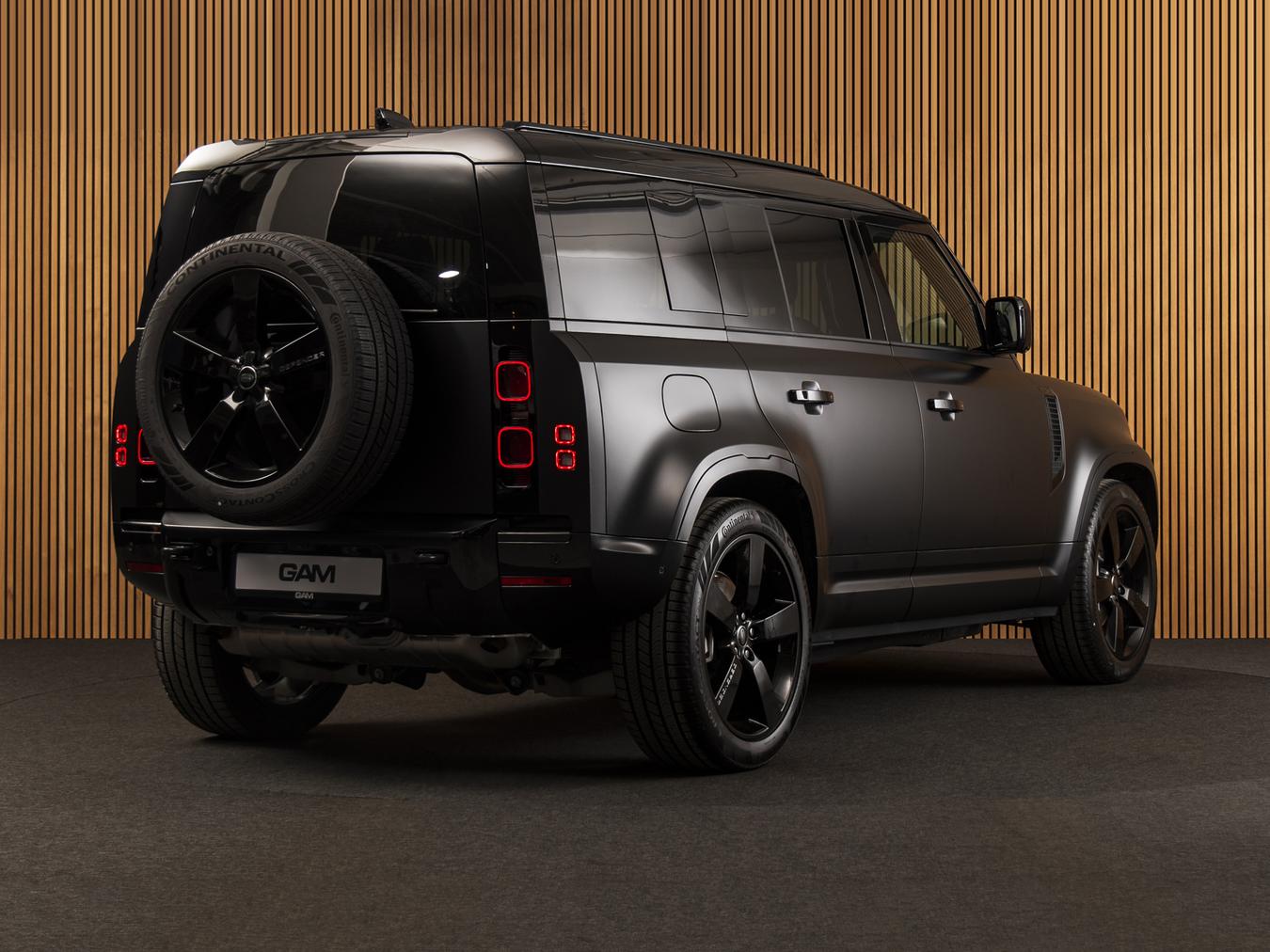 Land Rover Defender 110 X-Dynamic HSE P300e