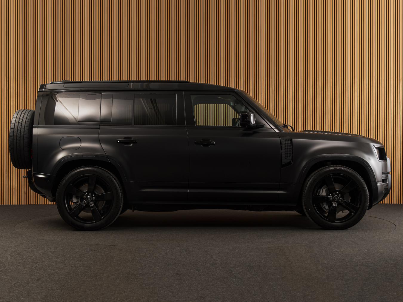Land Rover Defender 110 X-Dynamic HSE P300e