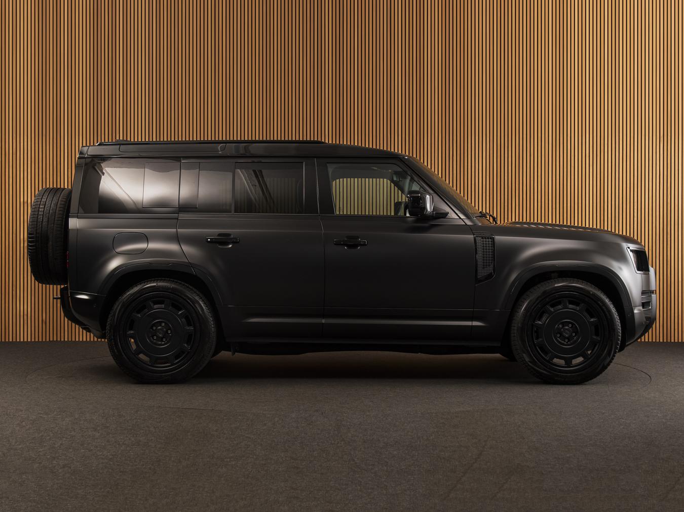 Land Rover Defender 110 X-Dynamic HSE P300e