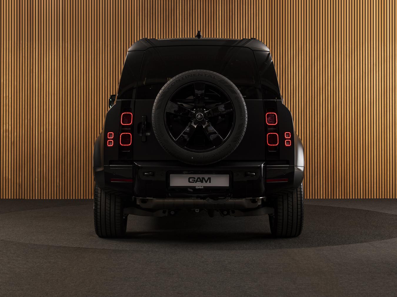 Land Rover Defender 110 X-Dynamic HSE P300e