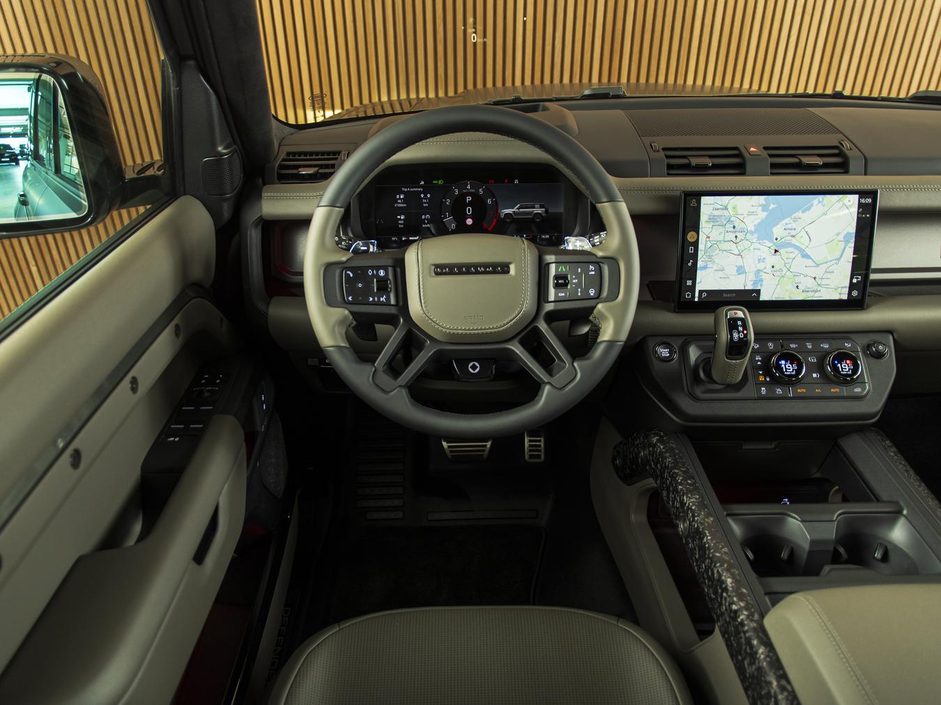 Land Rover Defender 110 P635 AWD OCTA