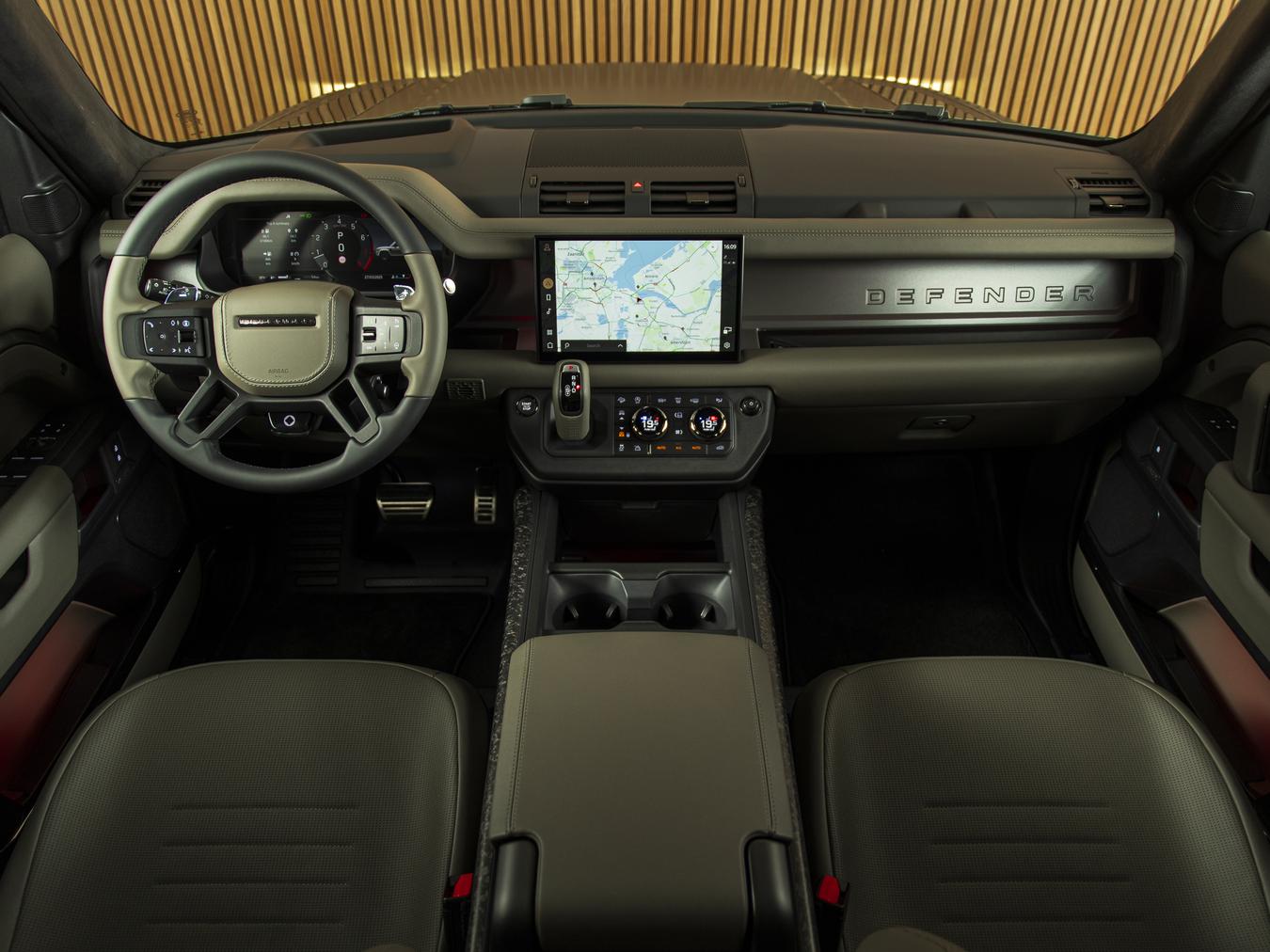 Land Rover Defender 110 P635 AWD OCTA
