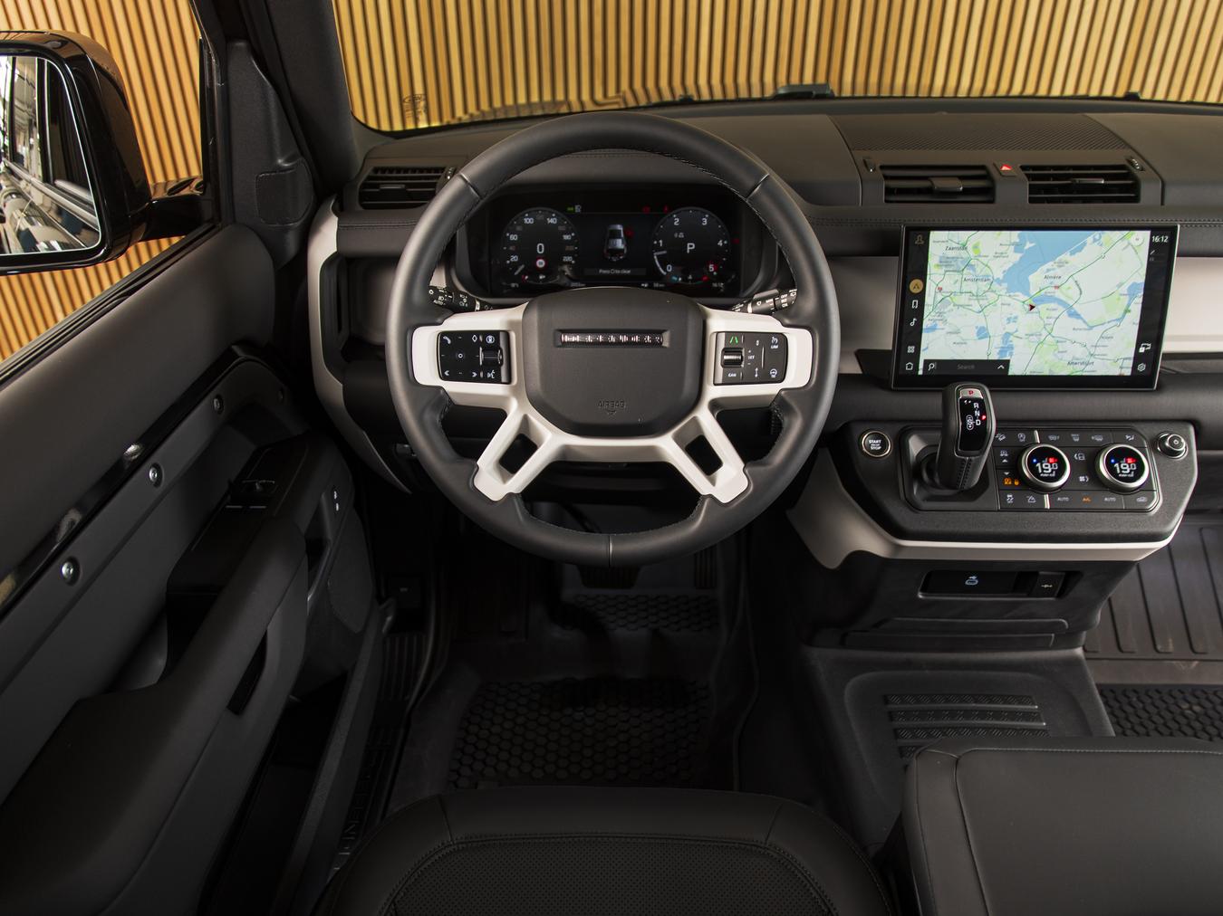 Land Rover Defender 110 Hard Top D250 S