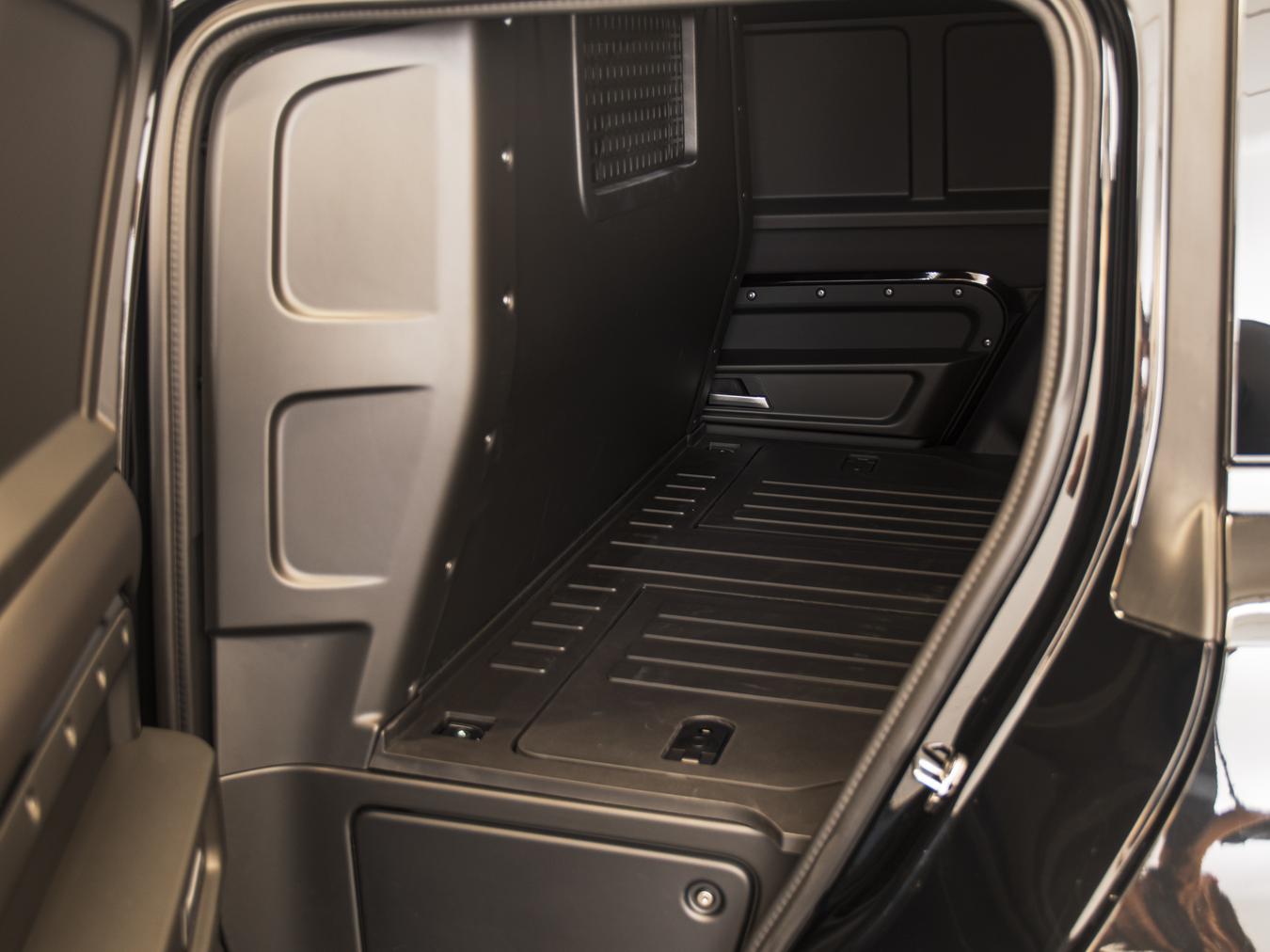 Land Rover Defender 110 Hard Top D250 S