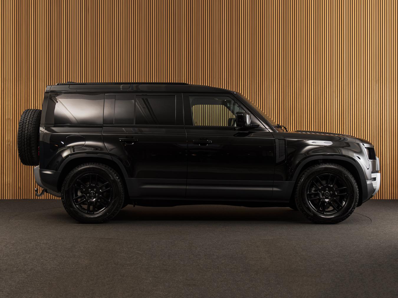 Land Rover Defender 110 Hard Top D250 S