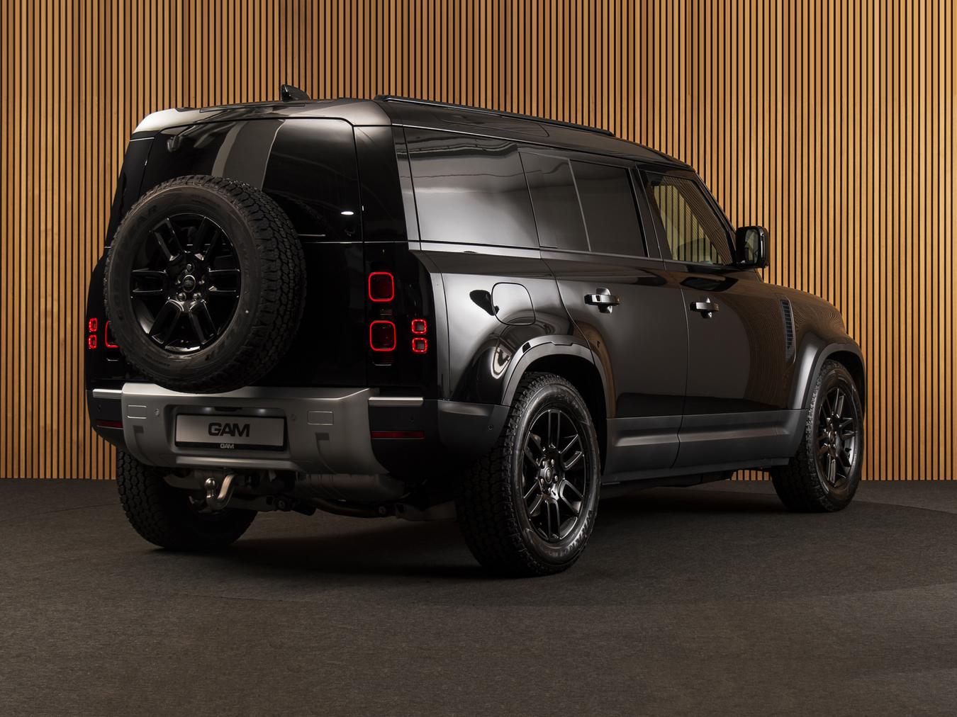 Land Rover Defender 110 Hard Top D250 S