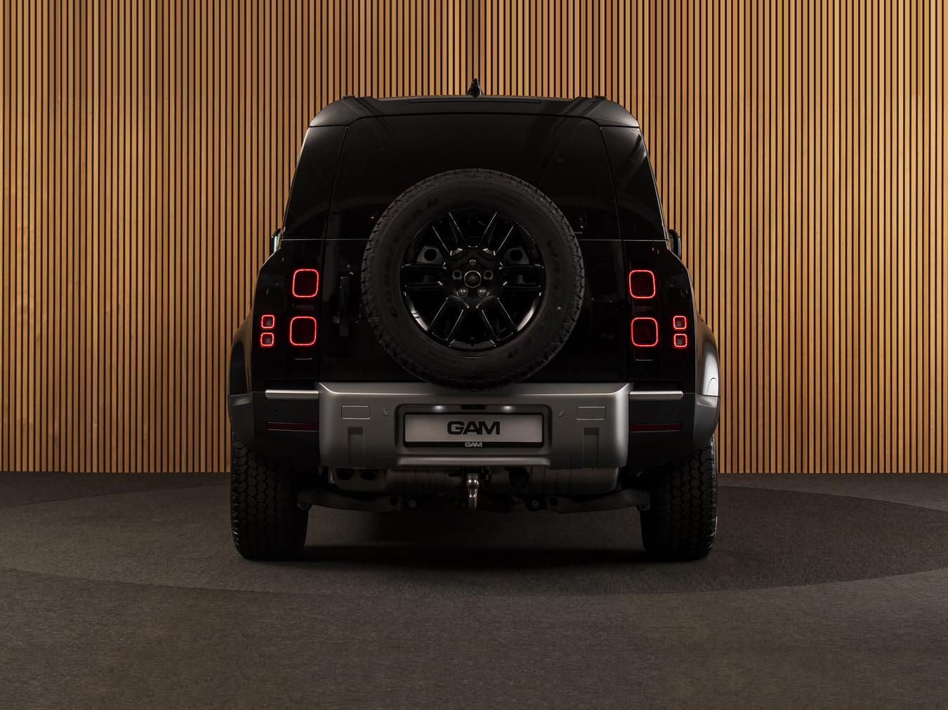 Land Rover Defender 110 Hard Top D250 S