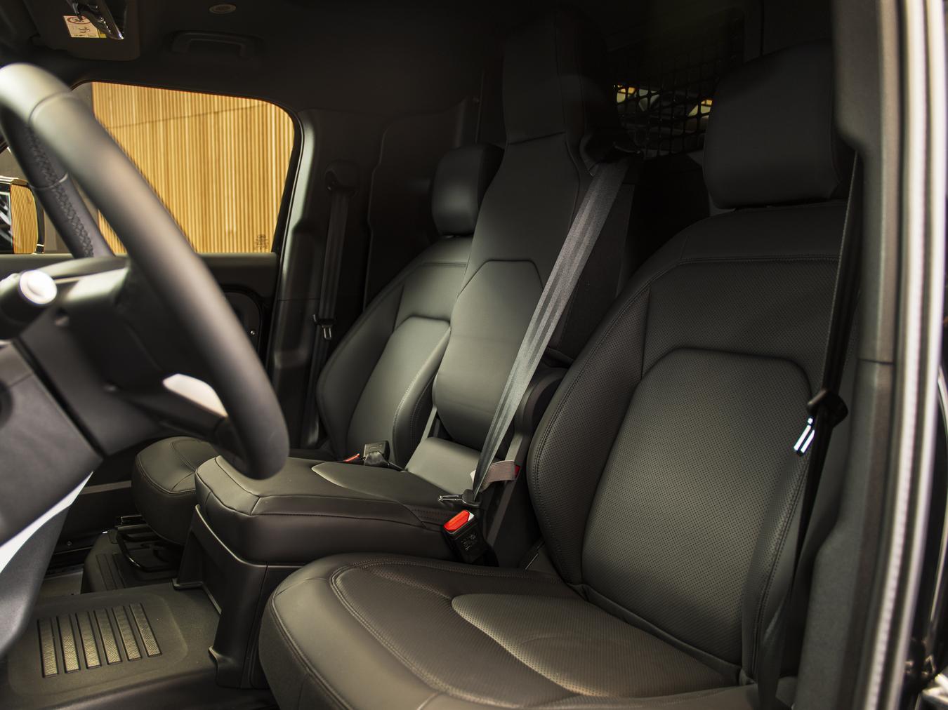Land Rover Defender 110 Hard Top D250 S
