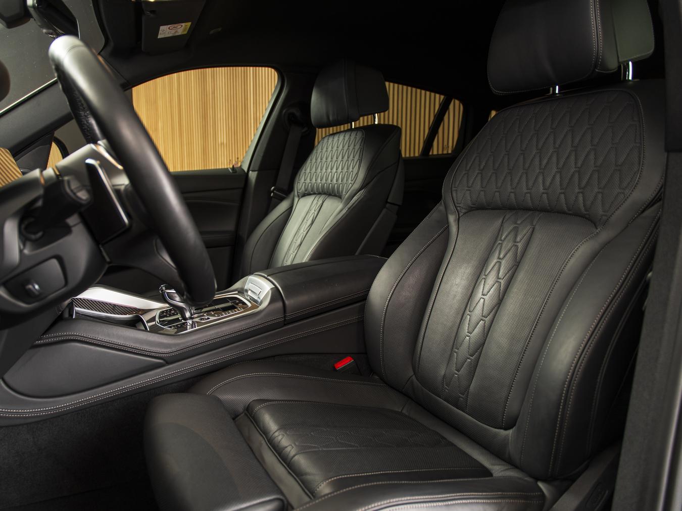 BMW X6 M50i