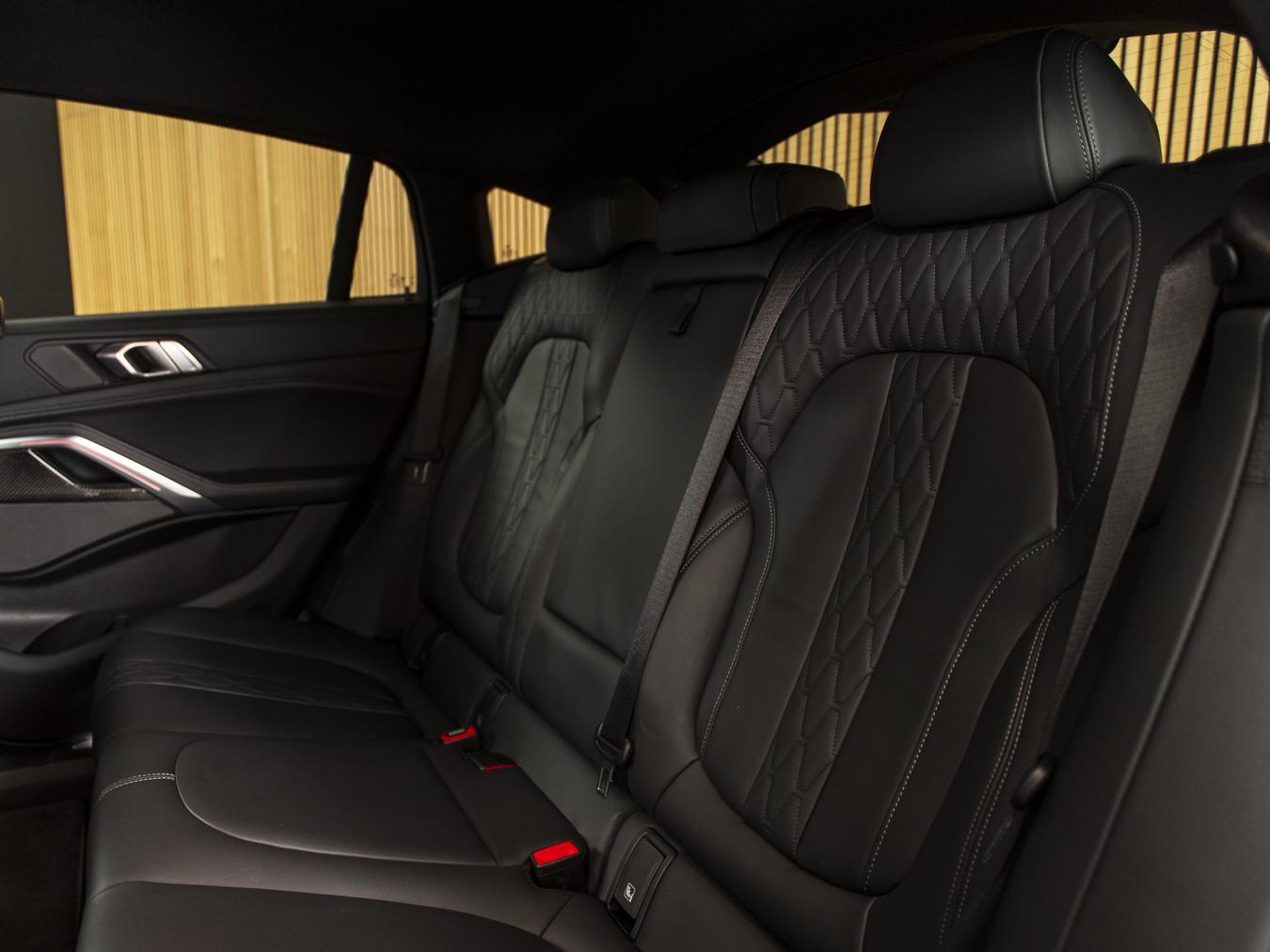 BMW X6 M50i