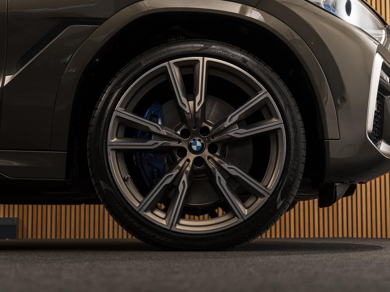 BMW X6 M50i