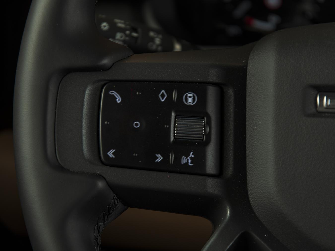 Land Rover Defender 110 X-Dynamic HSE P300e