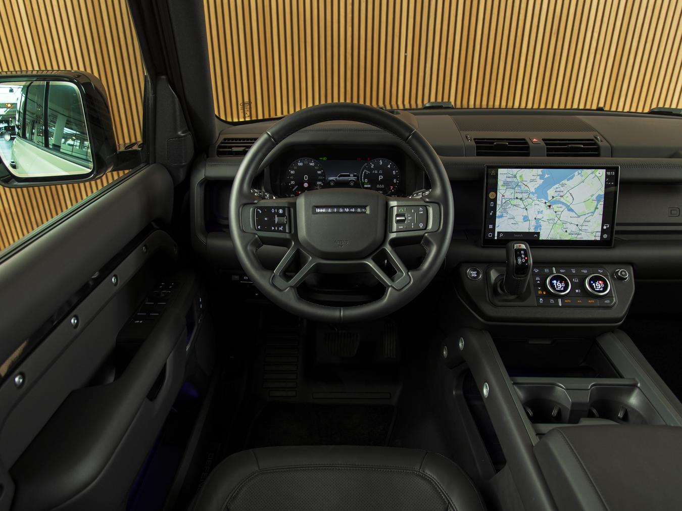 Land Rover Defender 110 X-Dynamic HSE P300e