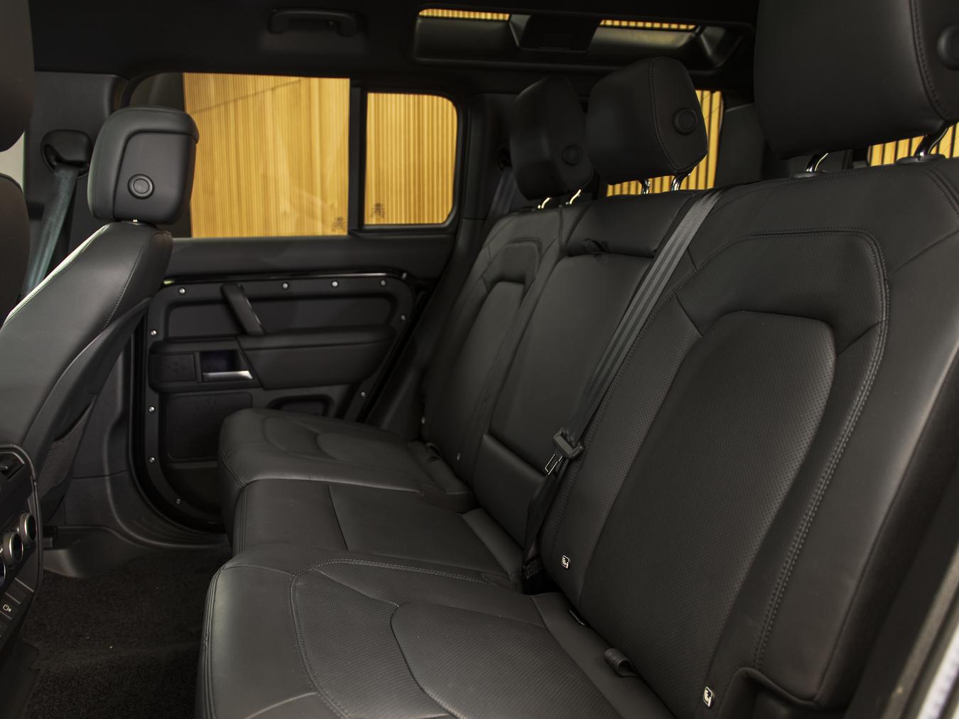 Land Rover Defender 110 X-Dynamic HSE P300e