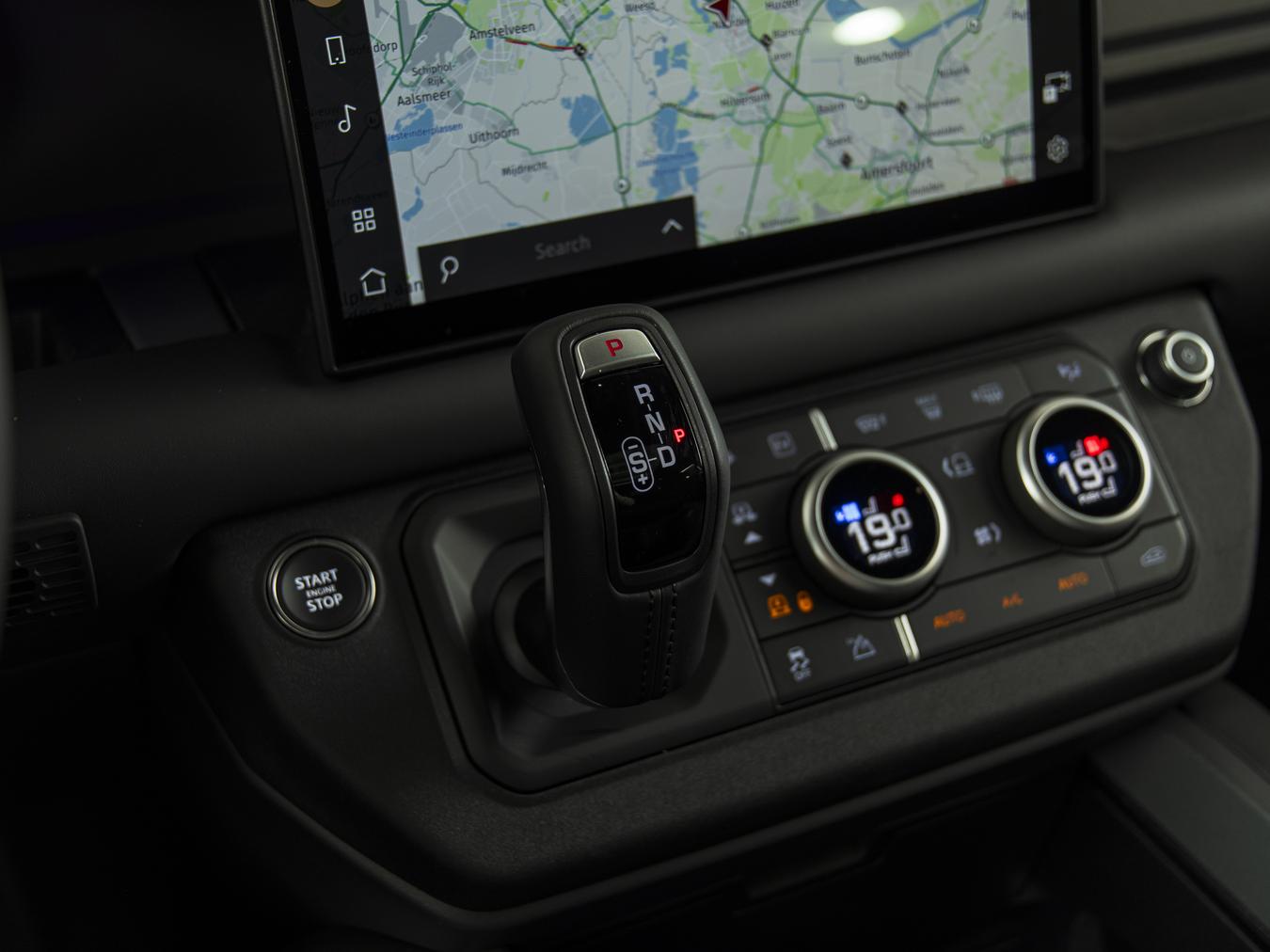 Land Rover Defender 110 X-Dynamic HSE P300e