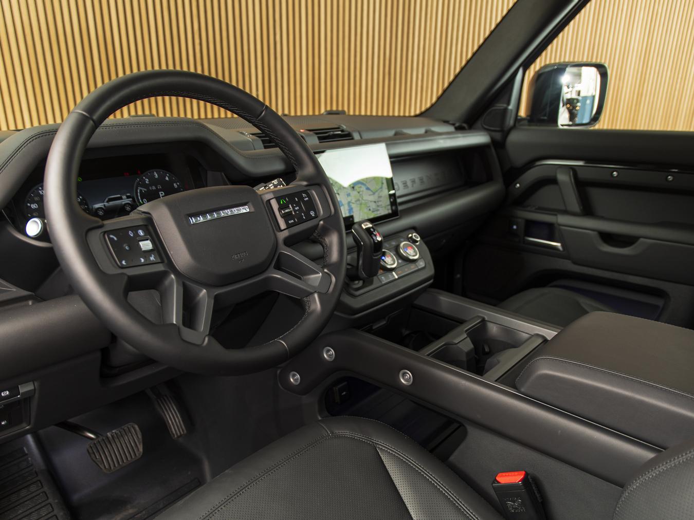Land Rover Defender 110 X-Dynamic HSE P300e