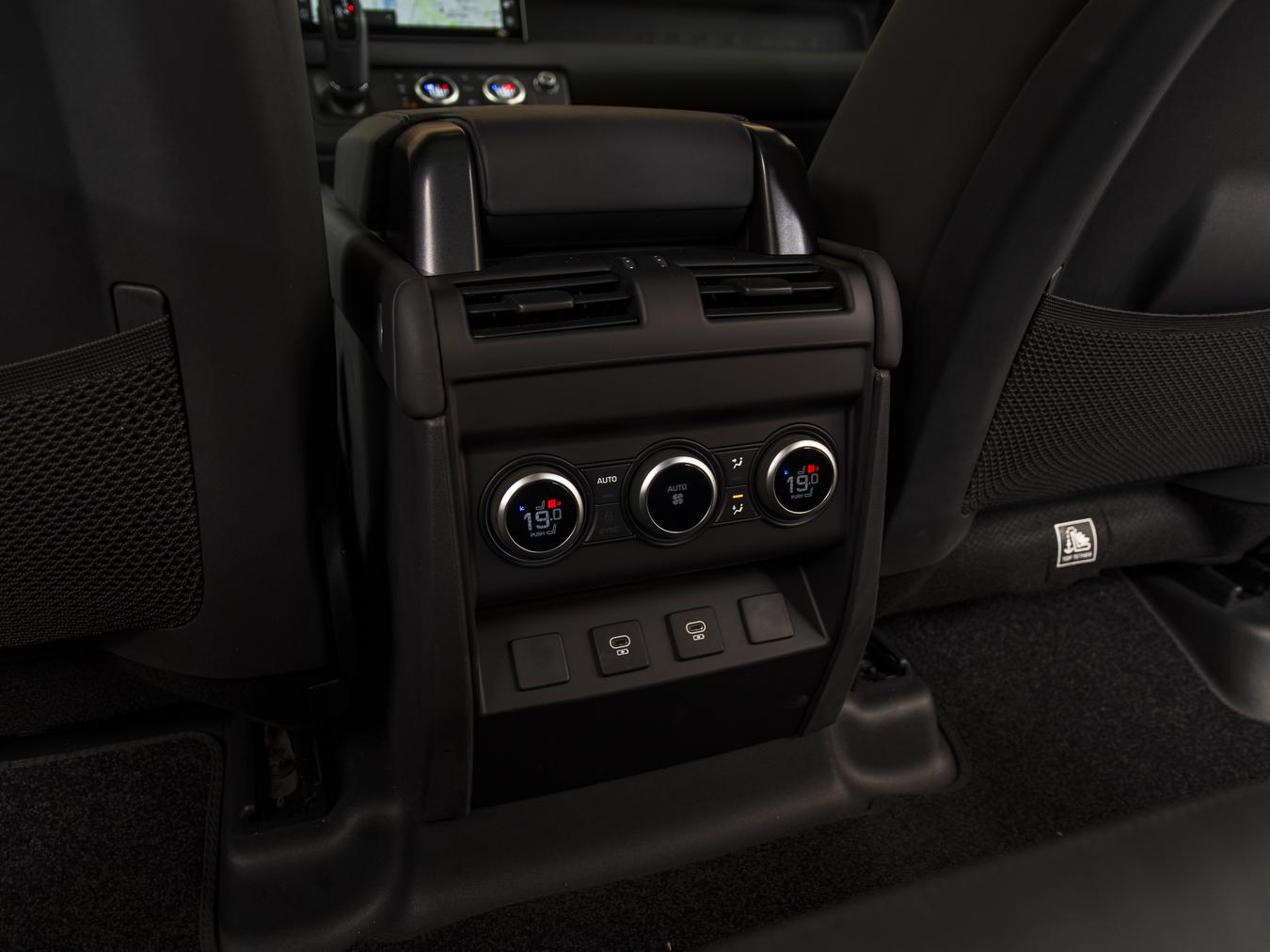 Land Rover Defender 110 X-Dynamic HSE P300e