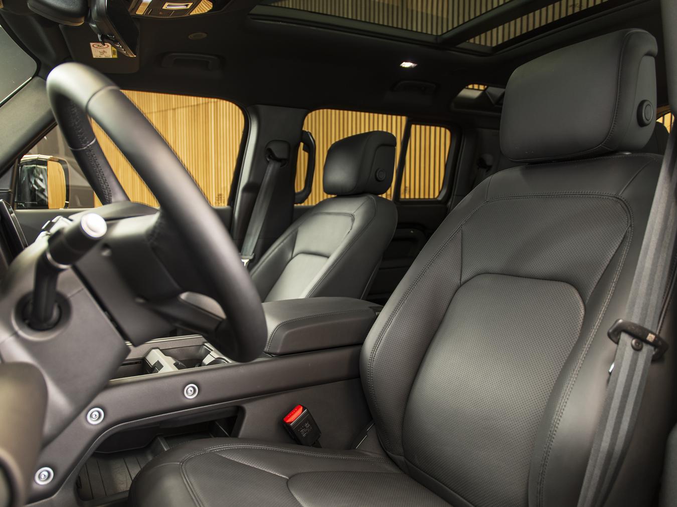 Land Rover Defender 110 X-Dynamic HSE P300e