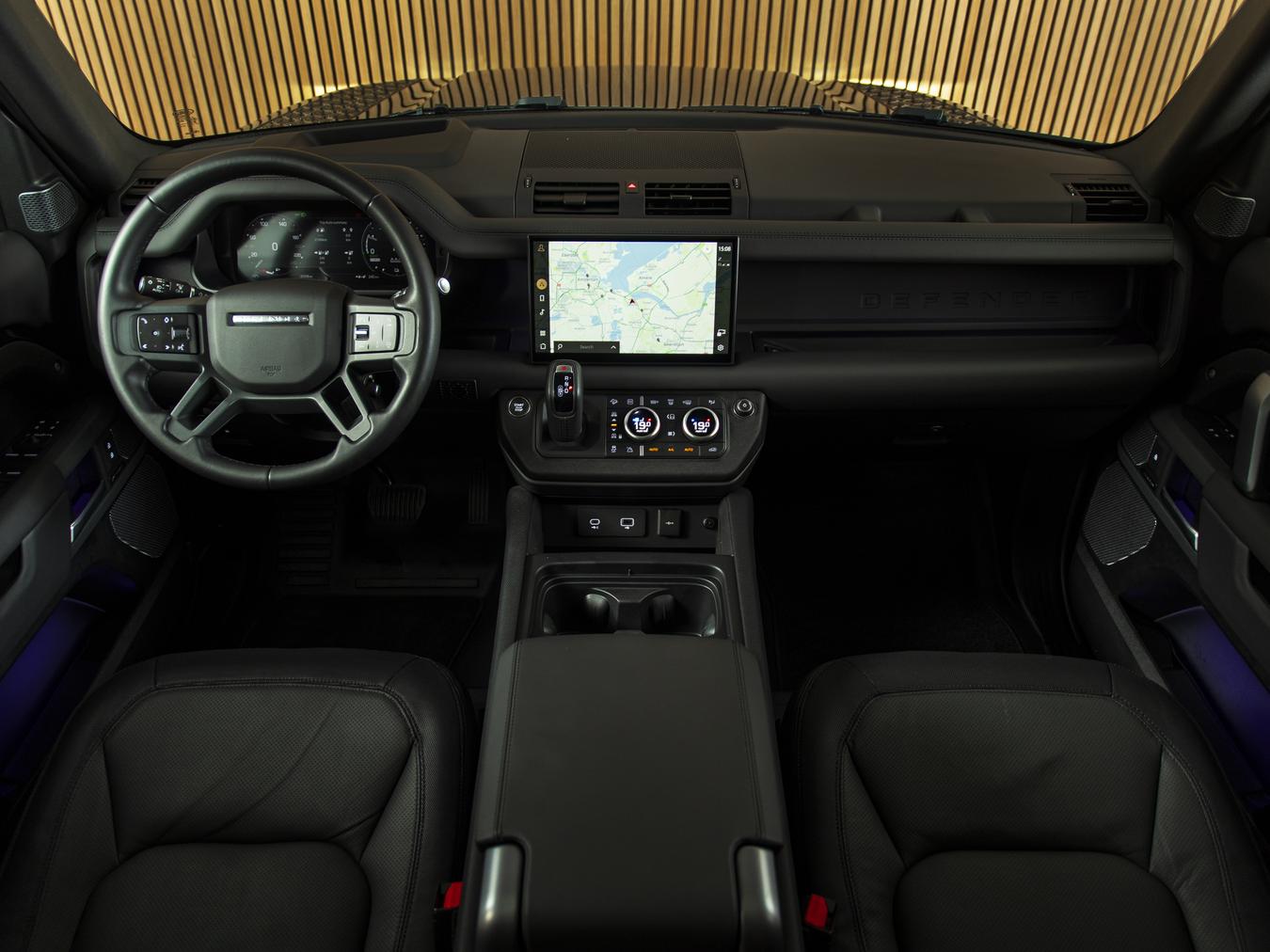 Land Rover Defender 110 X-Dynamic HSE P300e