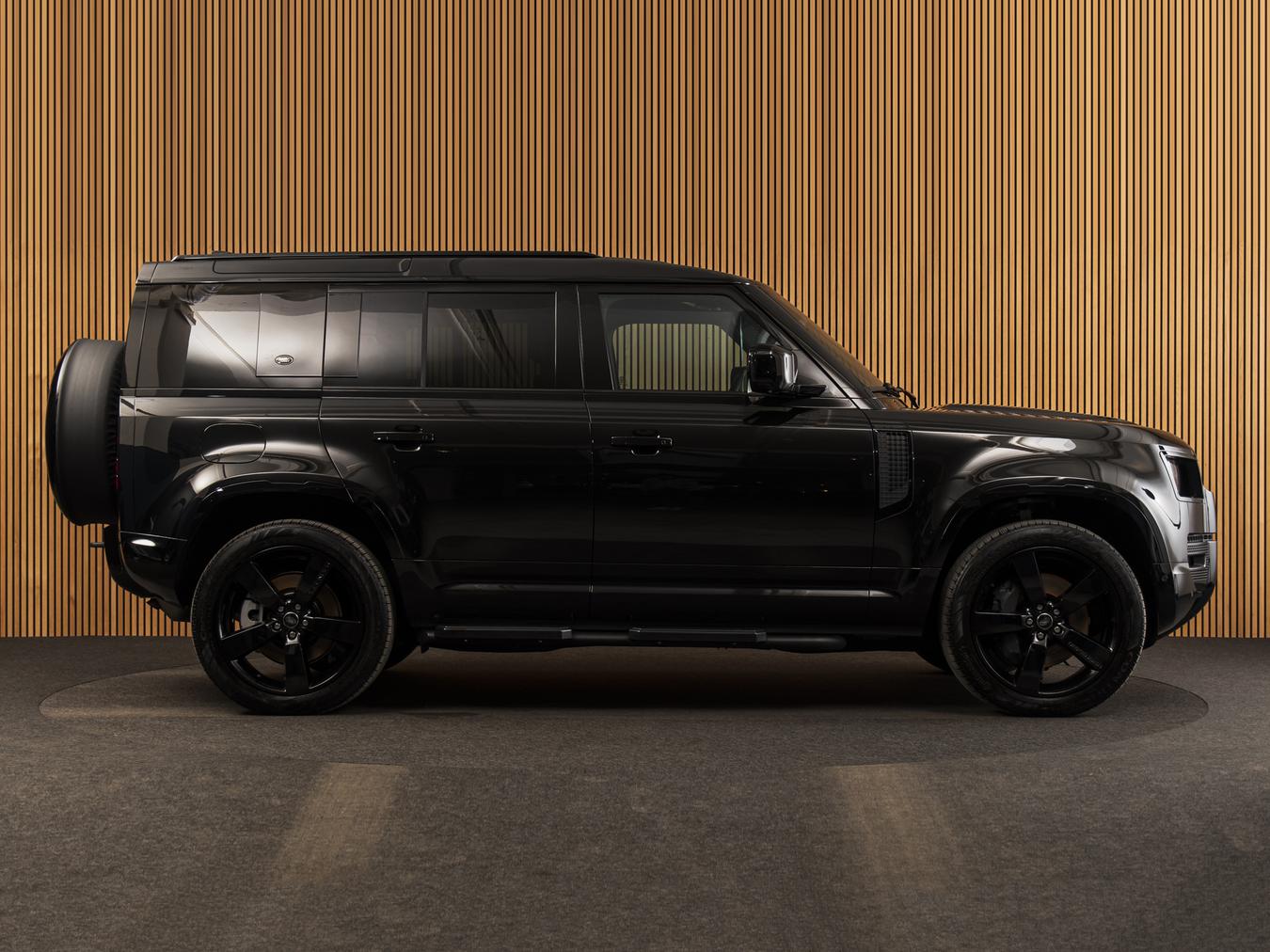 Land Rover Defender 110 X-Dynamic HSE P300e