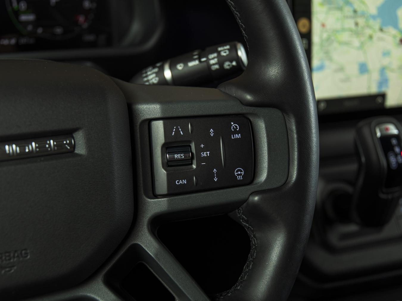 Land Rover Defender 110 X-Dynamic HSE P300e