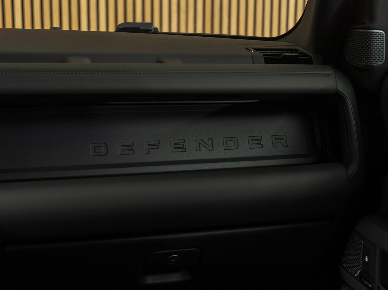 Land Rover Defender 110 X-Dynamic HSE P300e