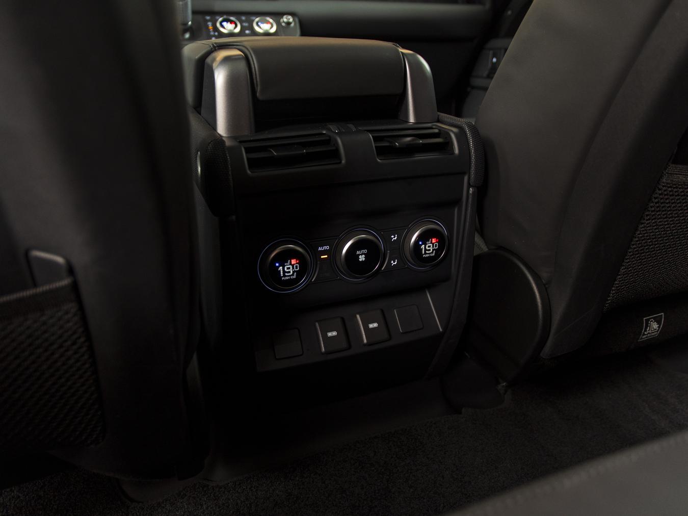 Land Rover Defender 110 X-Dynamic HSE P300e