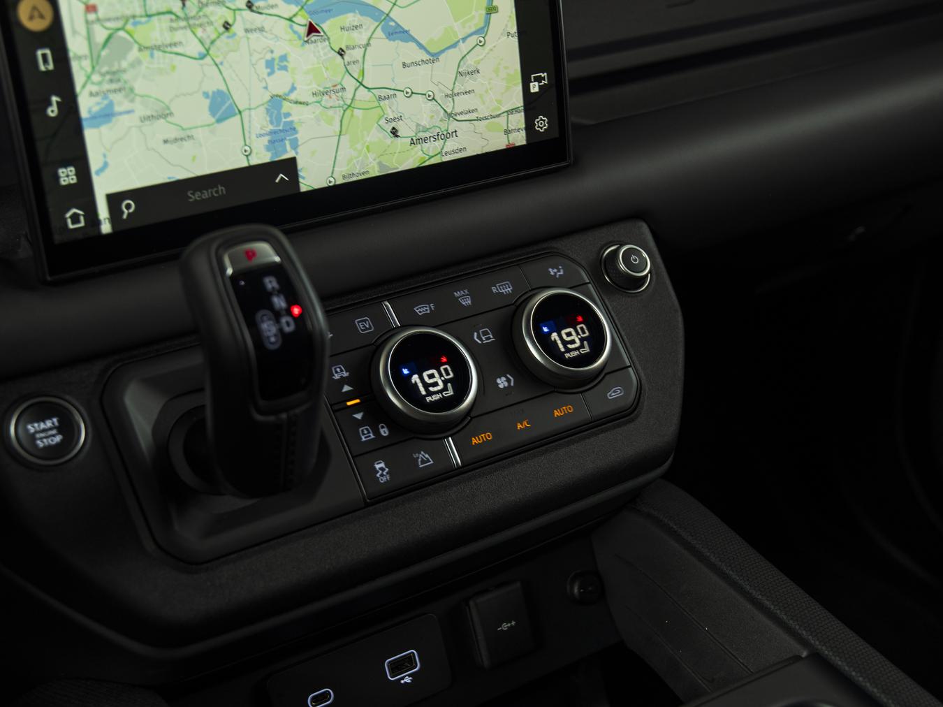 Land Rover Defender 110 X-Dynamic HSE P300e