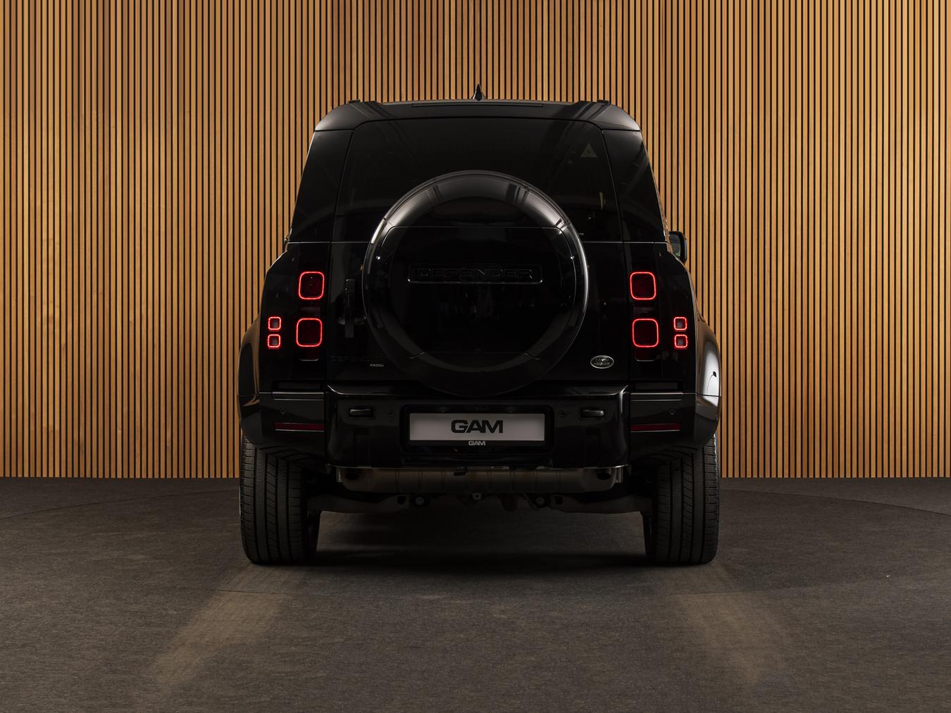 Land Rover Defender 110 X-Dynamic HSE P300e