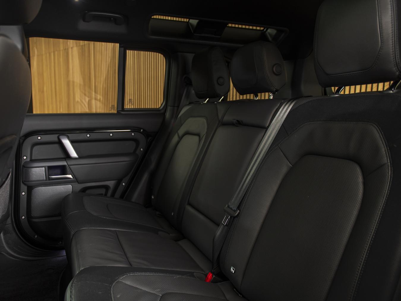 Land Rover Defender 110 X-Dynamic HSE P300e