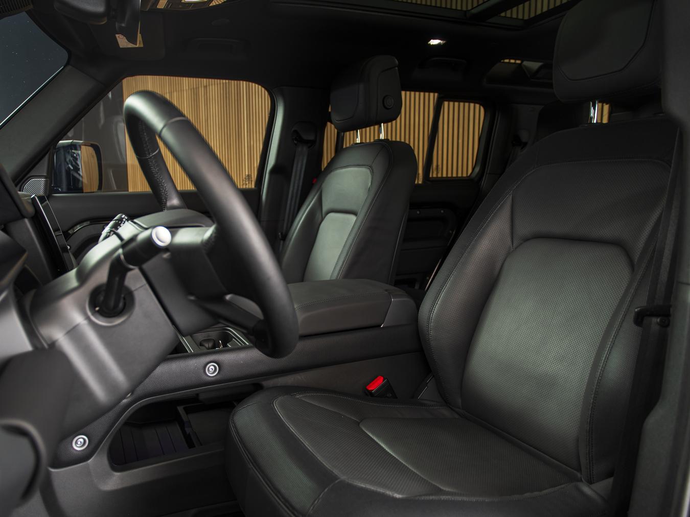 Land Rover Defender 110 X-Dynamic HSE P300e