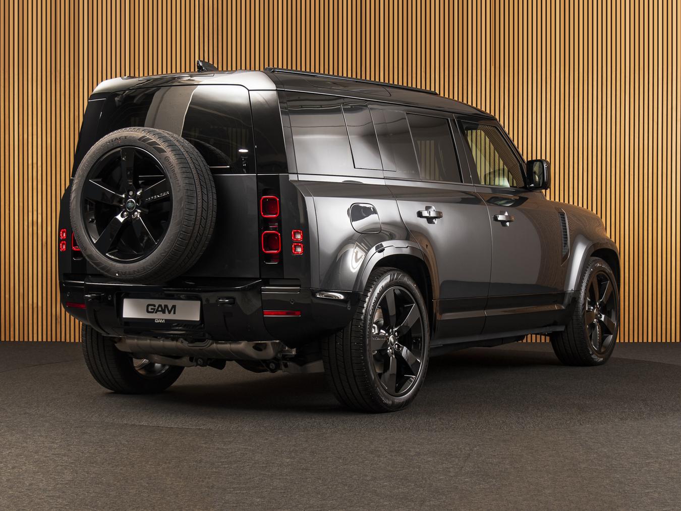 Land Rover Defender 110 X-Dynamic HSE P300e