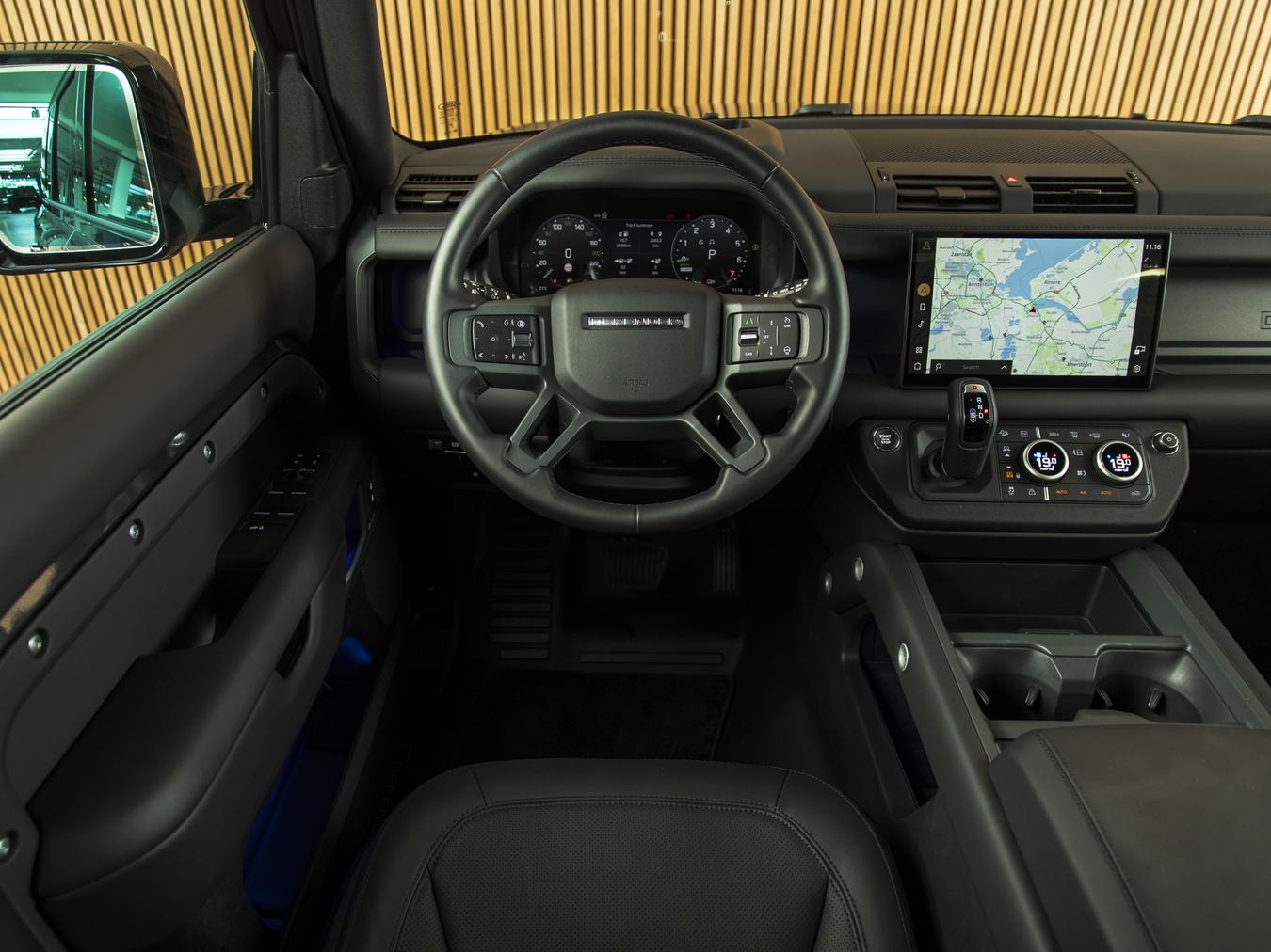 Land Rover Defender 110 X-Dynamic HSE P300e