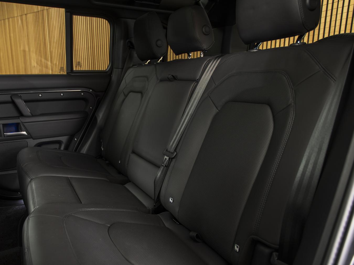 Land Rover Defender 110 X-Dynamic HSE P300e