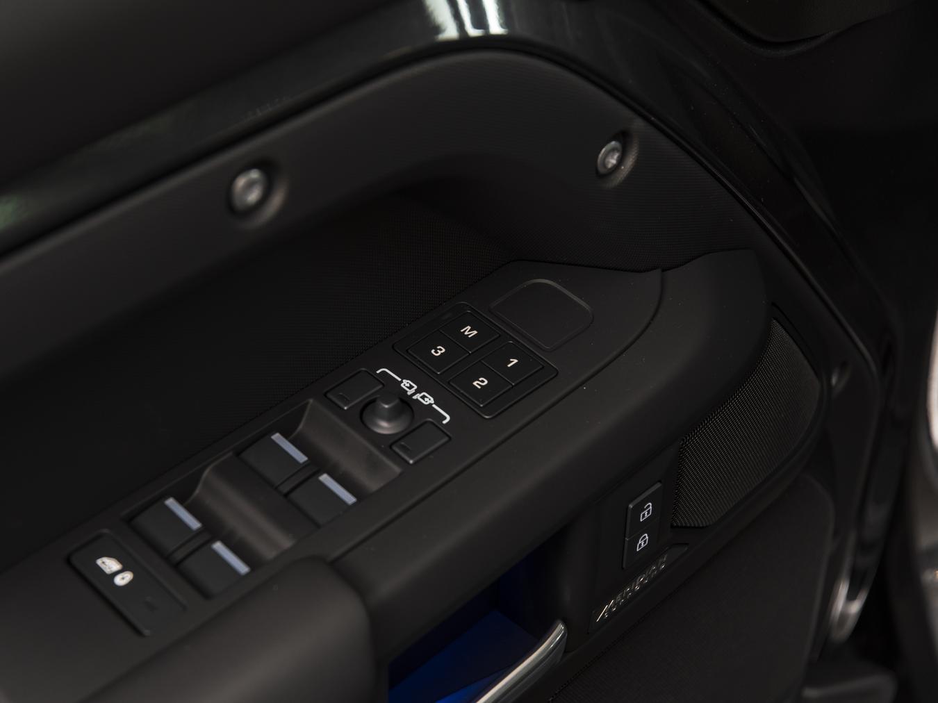 Land Rover Defender 110 X-Dynamic HSE P300e