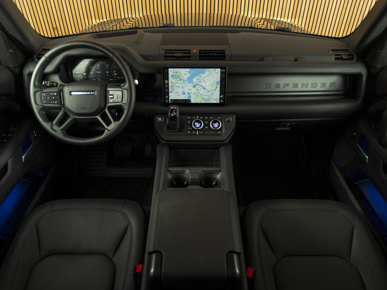 Land Rover Defender 110 X-Dynamic HSE P300e