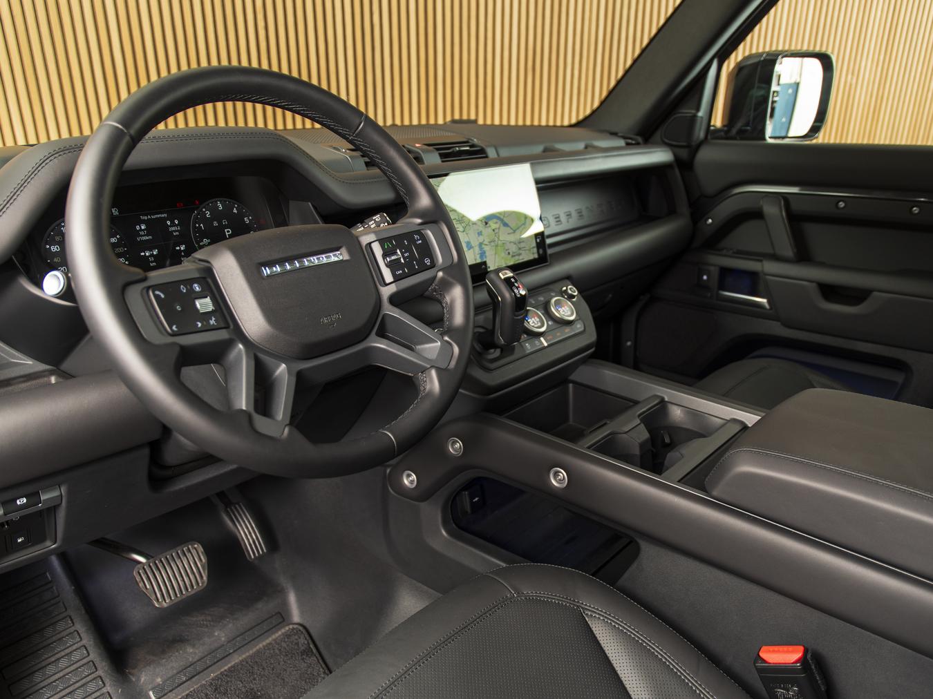 Land Rover Defender 110 X-Dynamic HSE P300e