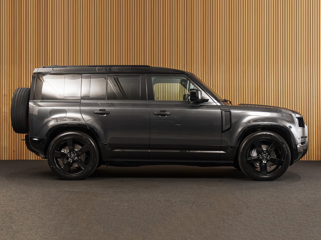 Land Rover Defender 110 X-Dynamic HSE P300e