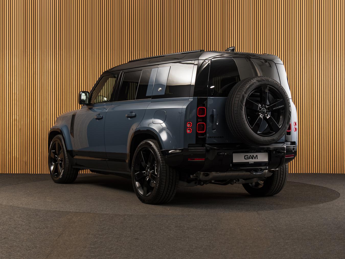 Land Rover Defender 110 X-Dynamic HSE P300e