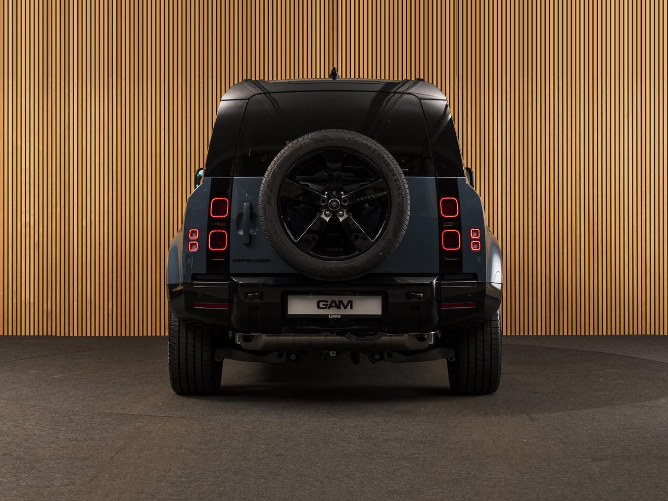 Land Rover Defender 110 X-Dynamic HSE P300e