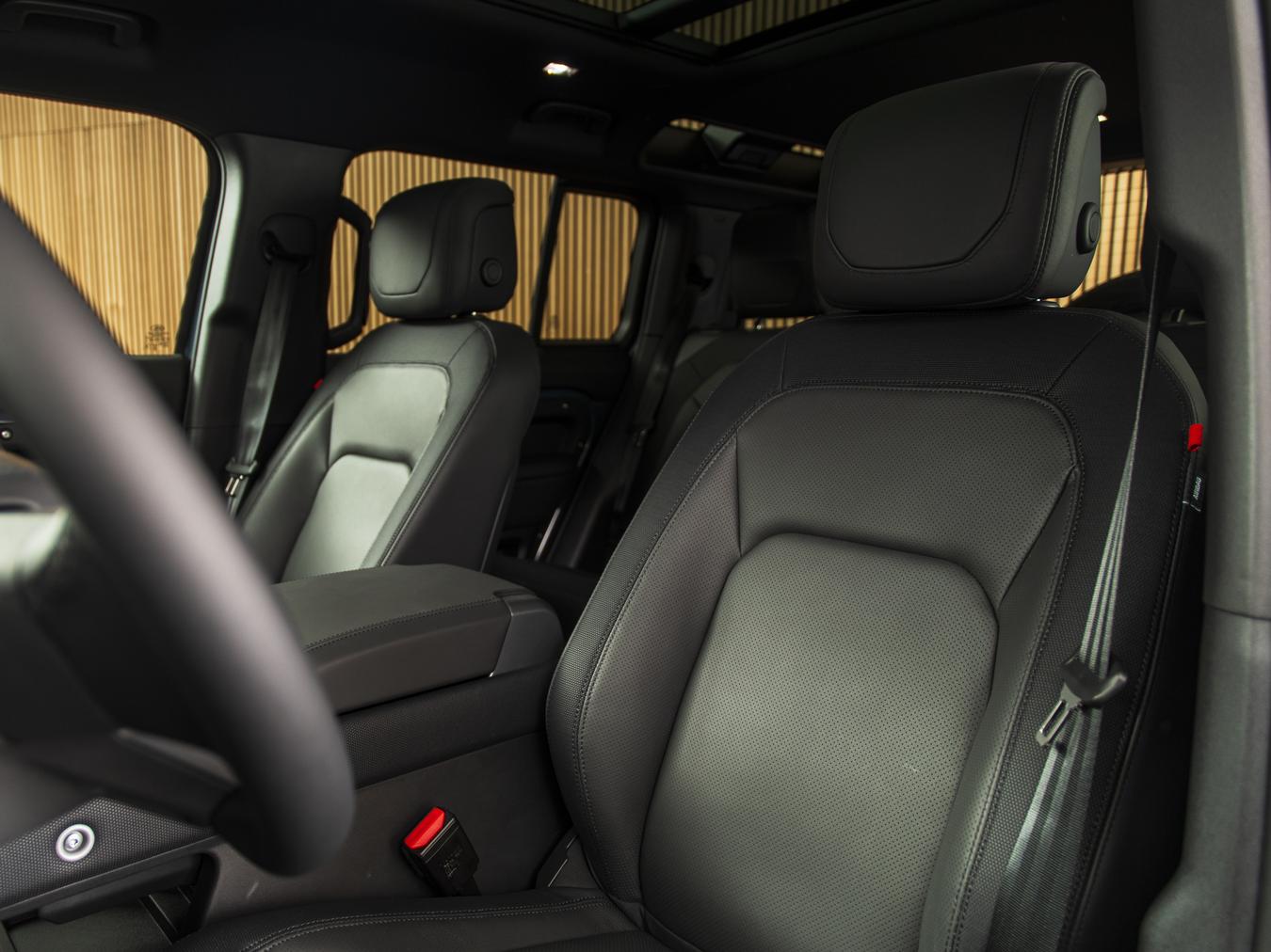 Land Rover Defender 110 X-Dynamic HSE P300e