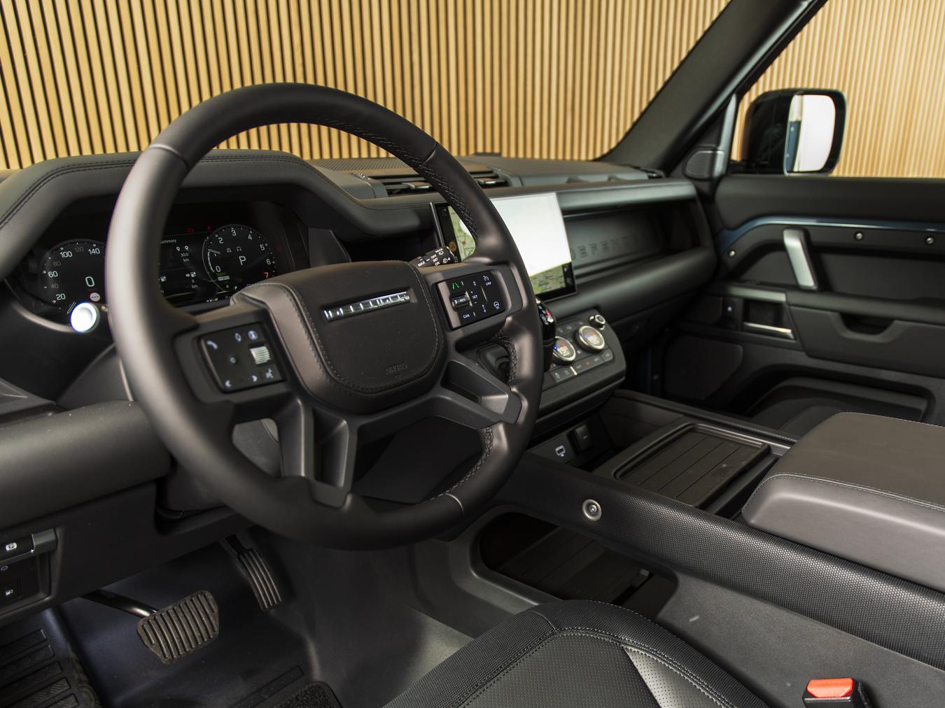 Land Rover Defender 110 X-Dynamic HSE P300e