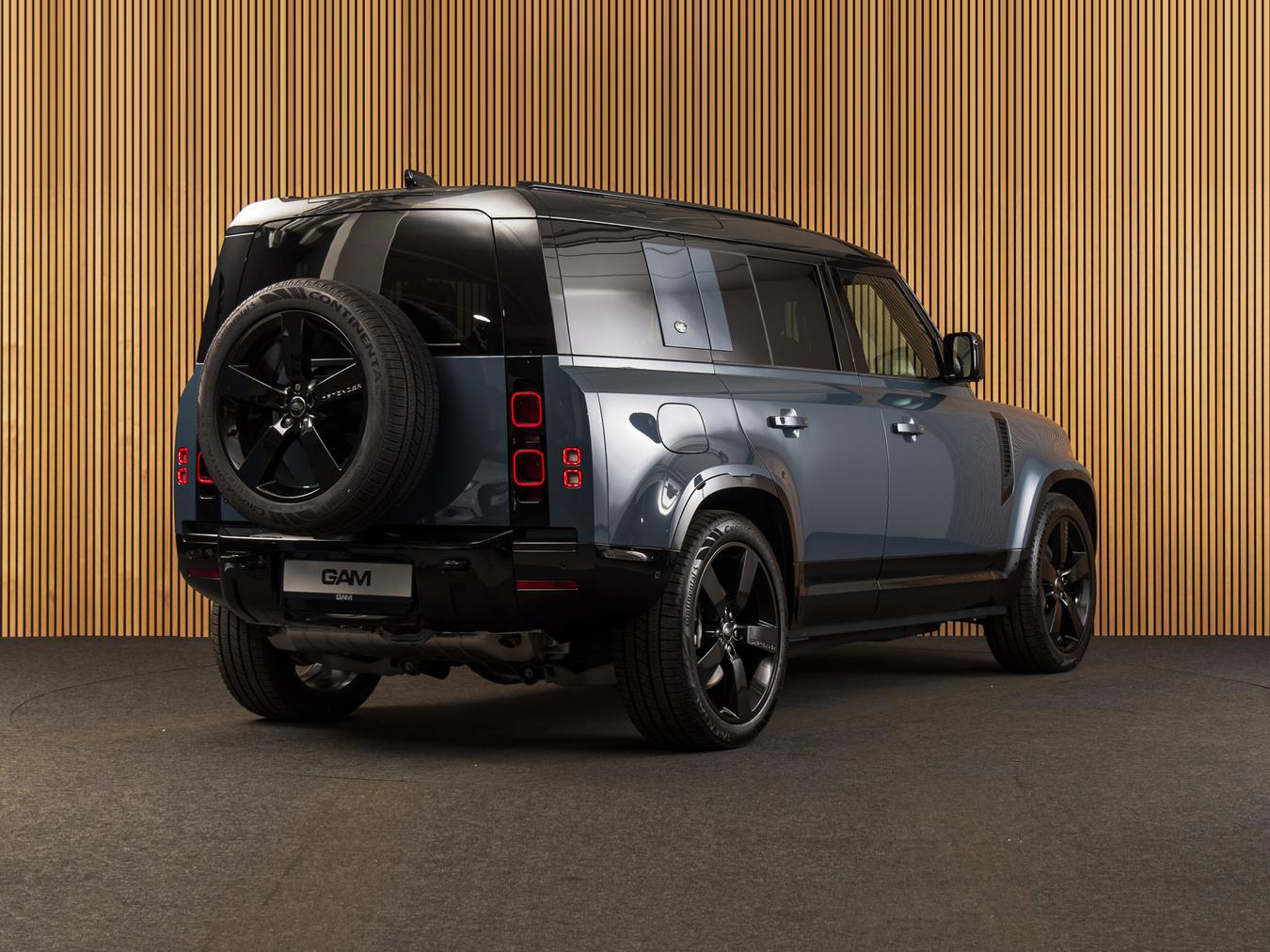 Land Rover Defender 110 X-Dynamic HSE P300e