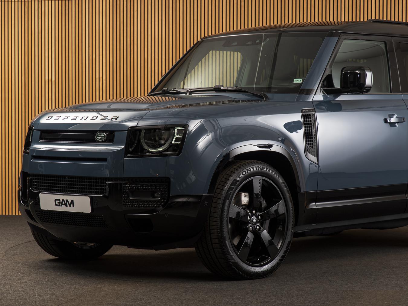 Land Rover Defender 110 X-Dynamic HSE P300e